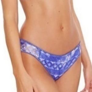 NWT BECCA by Rebecca Virtue Sapphire Blue Crochet Tie Dye Bikini Bottom Swim  XS